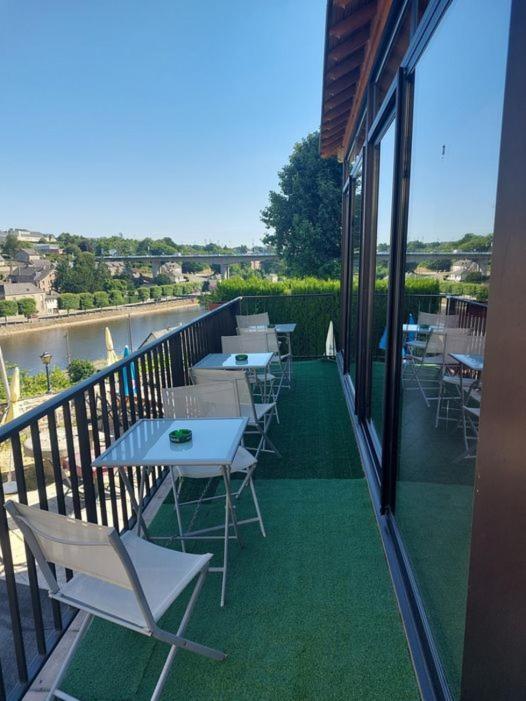 Hotel La Tour Des Anglais Mayenne Εξωτερικό φωτογραφία