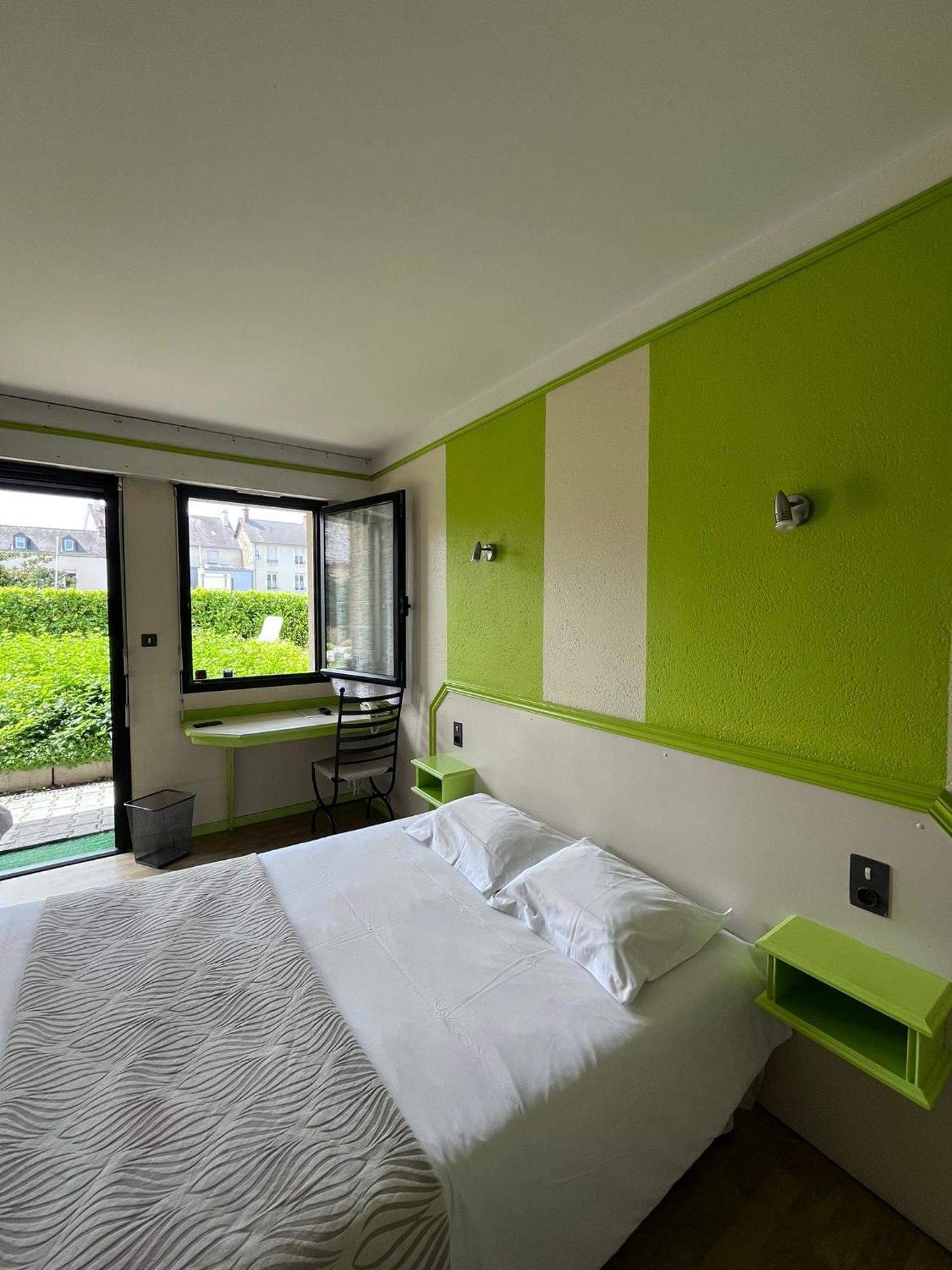 Hotel La Tour Des Anglais Mayenne Εξωτερικό φωτογραφία