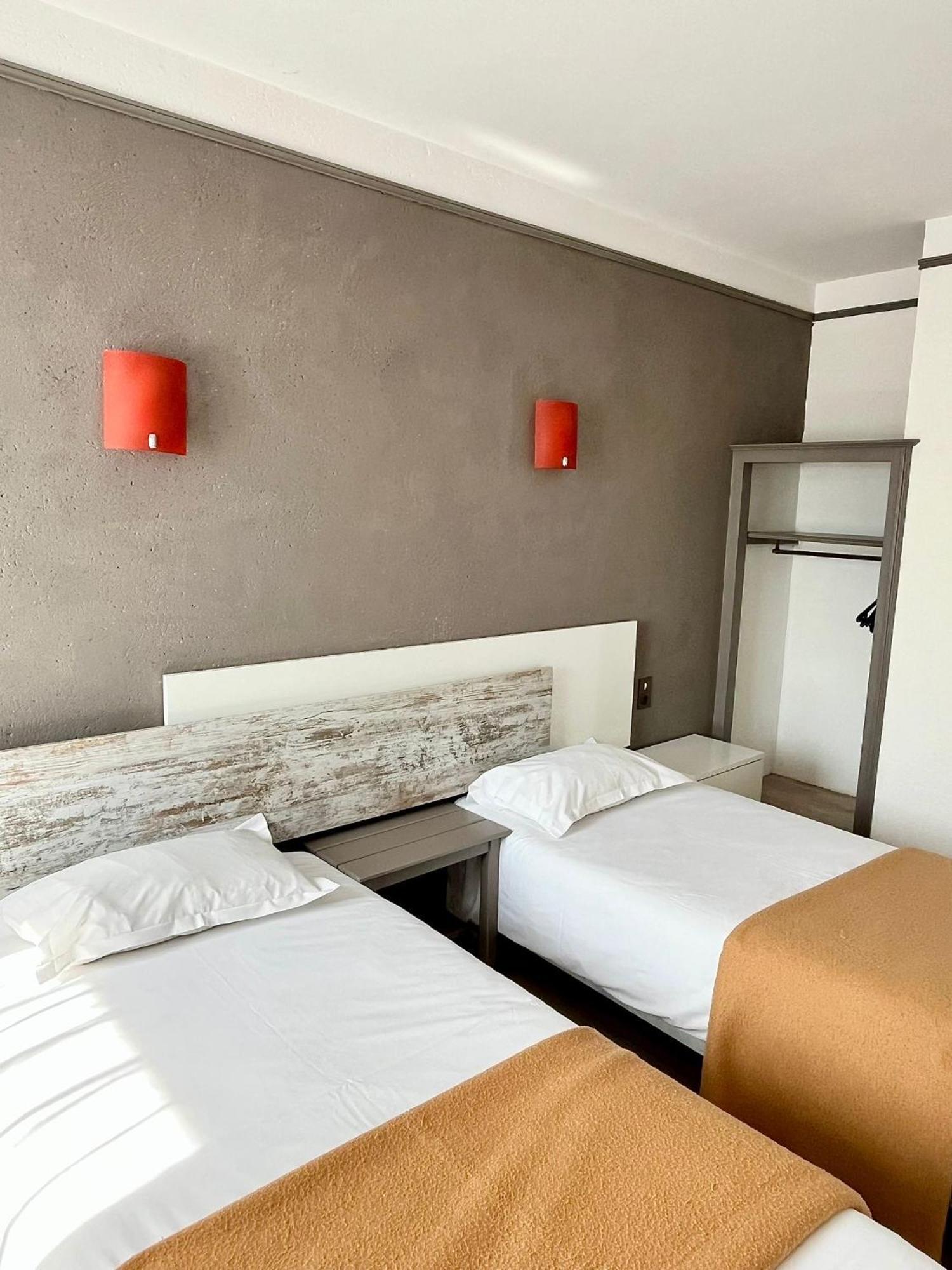 Hotel La Tour Des Anglais Mayenne Εξωτερικό φωτογραφία