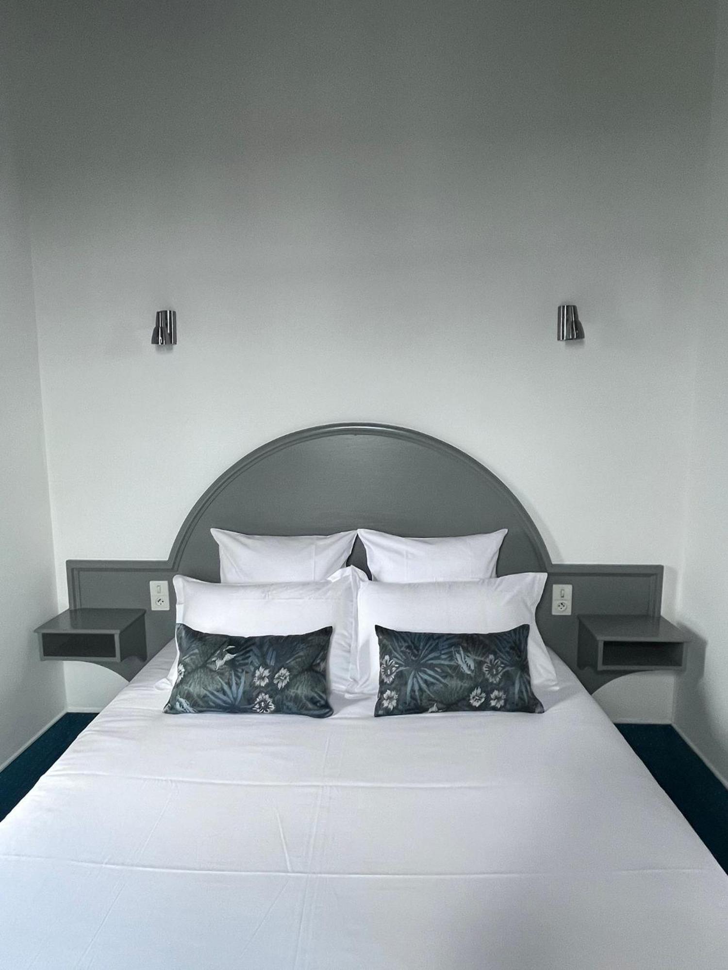 Hotel La Tour Des Anglais Mayenne Εξωτερικό φωτογραφία