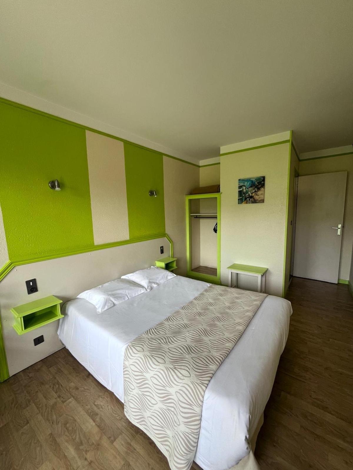 Hotel La Tour Des Anglais Mayenne Εξωτερικό φωτογραφία