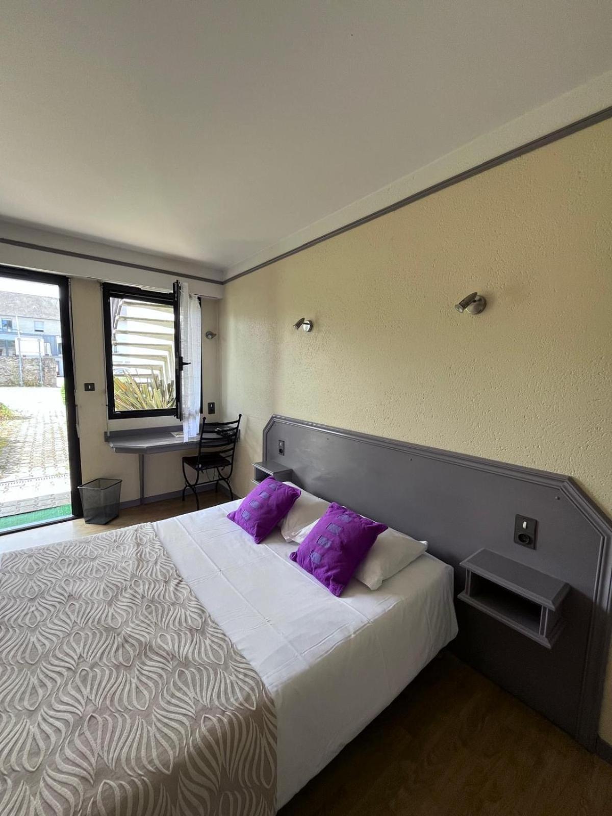 Hotel La Tour Des Anglais Mayenne Εξωτερικό φωτογραφία